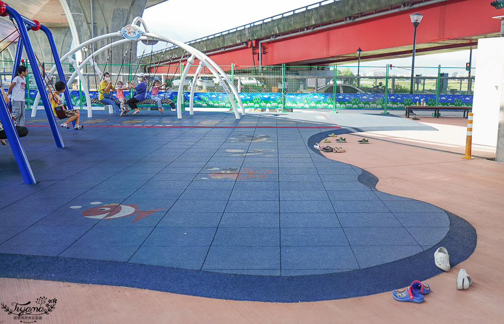 宜蘭公園「礁溪二龍之心公園」龍舟主題親子景點，高速公路下的遮陽兒童遊戲場、籃球場！有免費停車場 @緹雅瑪 美食旅遊趣