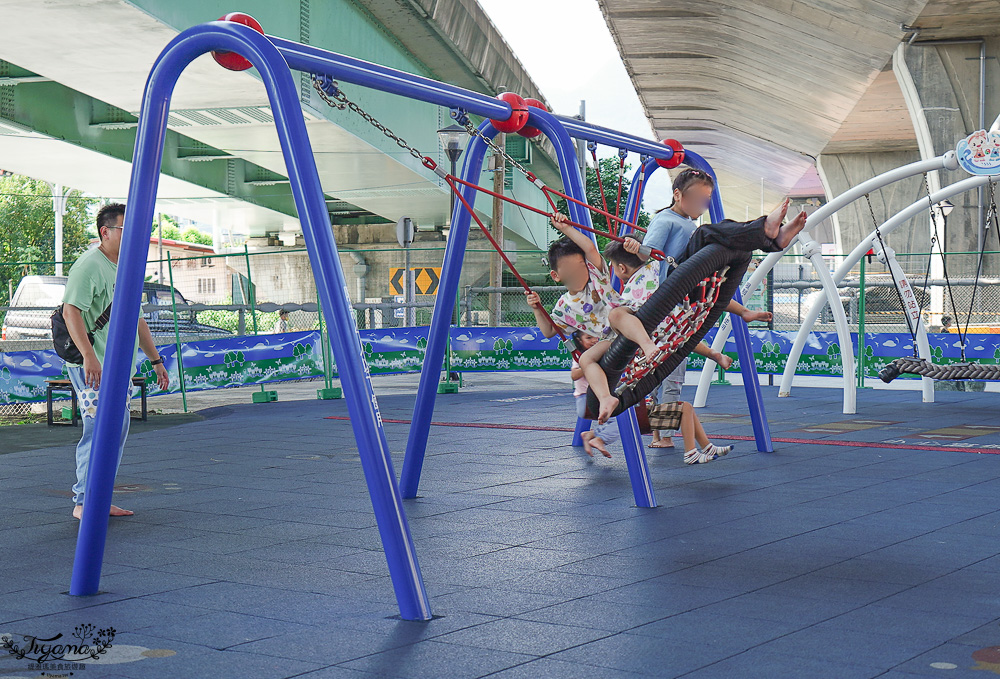 宜蘭公園「礁溪二龍之心公園」龍舟主題親子景點，高速公路下的遮陽兒童遊戲場、籃球場！有免費停車場 @緹雅瑪 美食旅遊趣