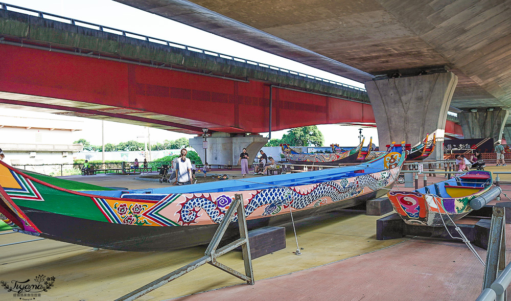 宜蘭公園「礁溪二龍之心公園」龍舟主題親子景點，高速公路下的遮陽兒童遊戲場、籃球場！有免費停車場 @緹雅瑪 美食旅遊趣
