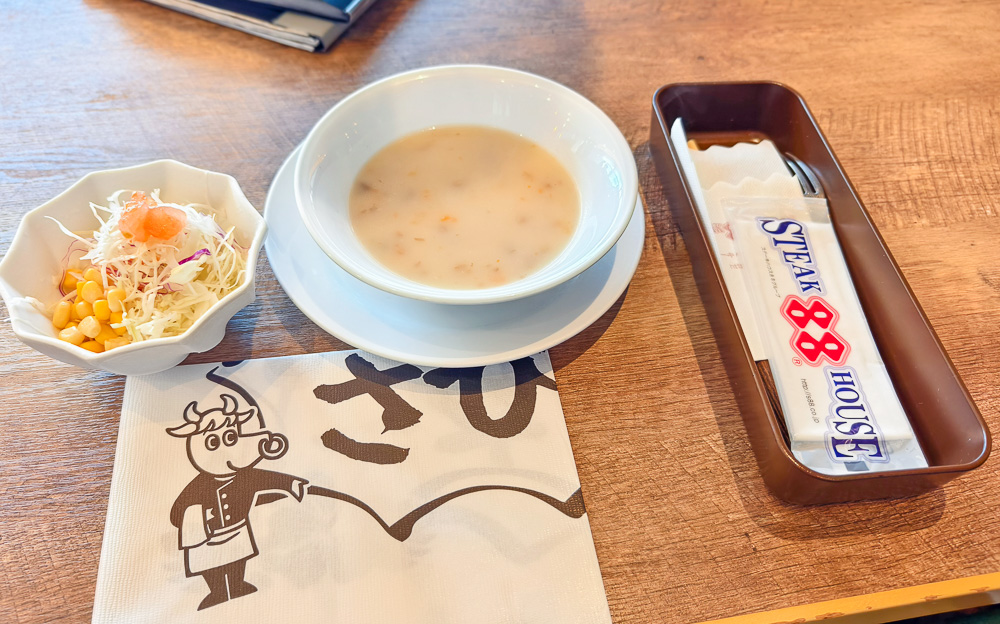 那霸機場牛排「牛排屋88 那霸機場店」，總是在排隊的人氣牛排館 @緹雅瑪 美食旅遊趣