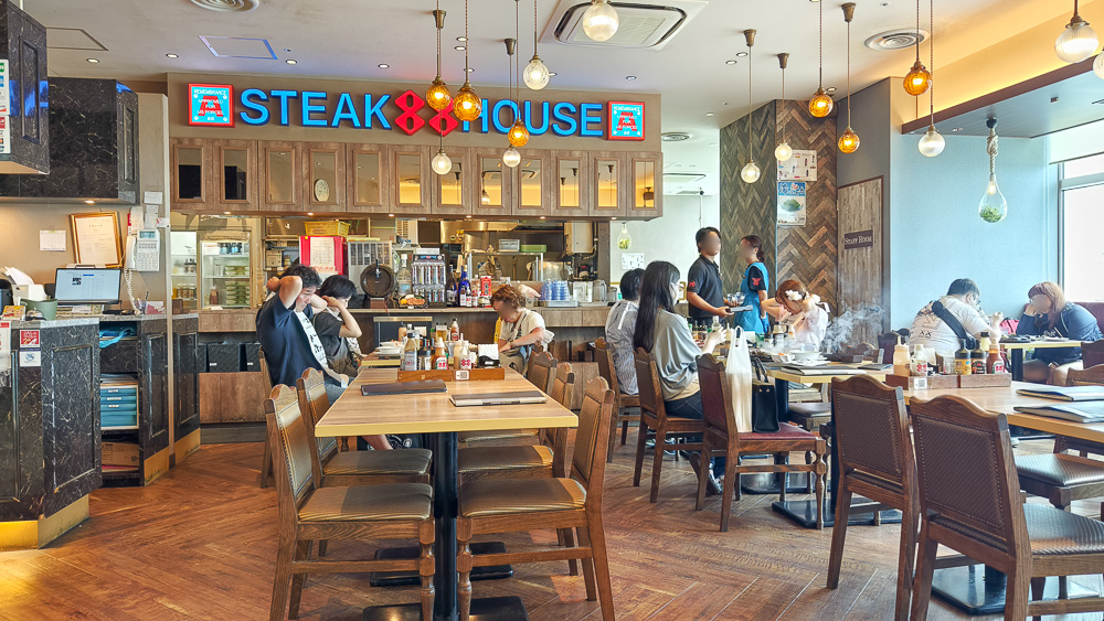 那霸機場牛排「牛排屋88 那霸機場店」，總是在排隊的人氣牛排館 @緹雅瑪 美食旅遊趣