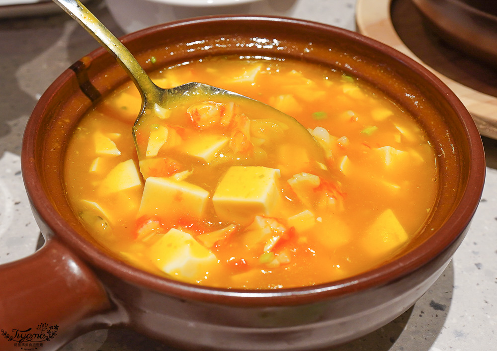 台南真珠首店「真珠 台灣佳味 台南小北門店」饗賓集團旗下美味台菜料理，新光三越 台南小北門店 3樓｜真珠菜單 @緹雅瑪 美食旅遊趣