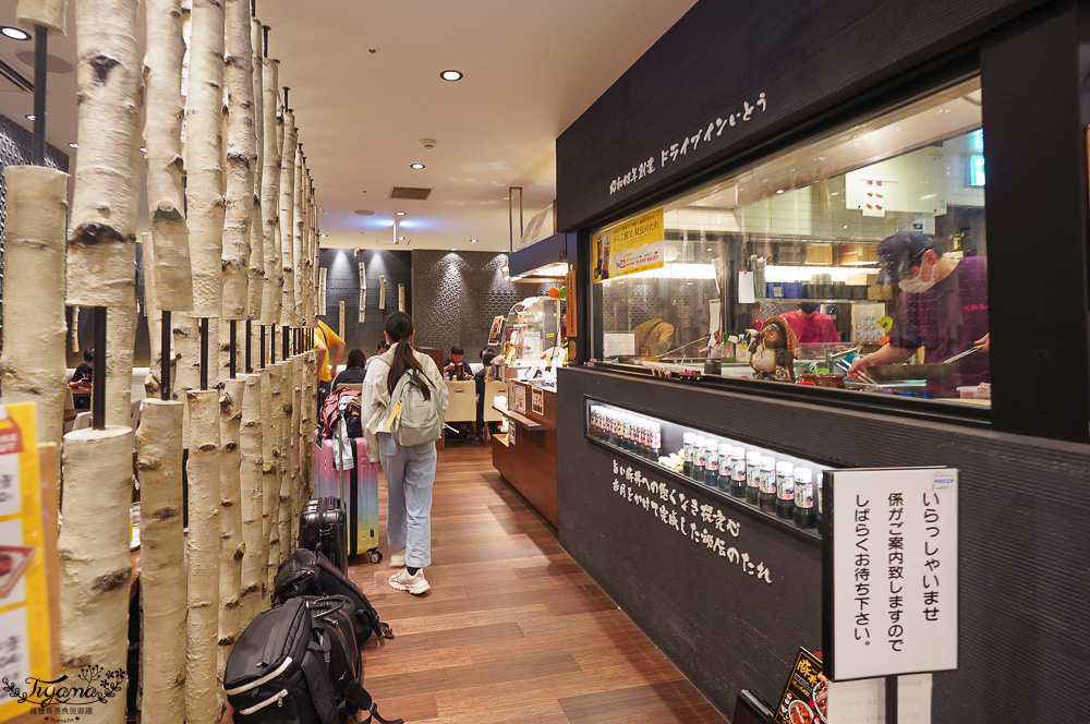 新千歲國內機場美食吃不完！豚丼名人 豚丼專門店，醬燒豬肉丼、1.5倍肉量豚丼一吃就愛上 @緹雅瑪 美食旅遊趣