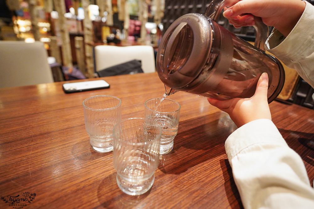 新千歲國內機場美食吃不完！豚丼名人 豚丼專門店，醬燒豬肉丼、1.5倍肉量豚丼一吃就愛上 @緹雅瑪 美食旅遊趣