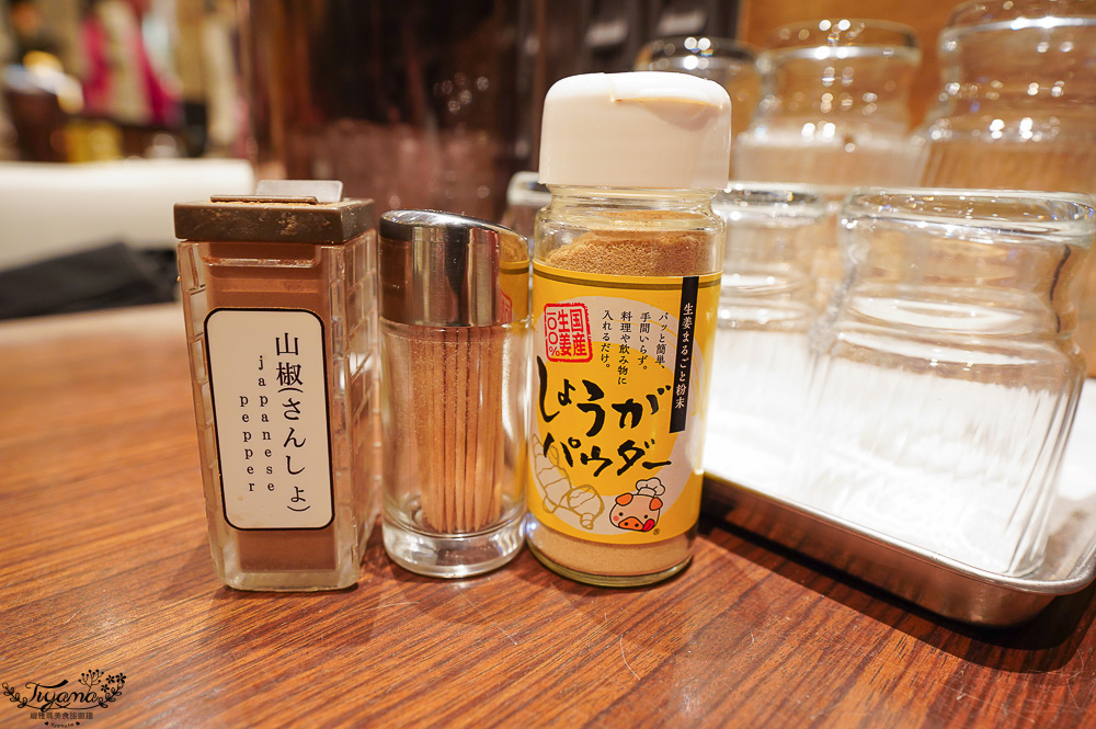 新千歲國內機場美食吃不完！豚丼名人 豚丼專門店，醬燒豬肉丼、1.5倍肉量豚丼一吃就愛上 @緹雅瑪 美食旅遊趣