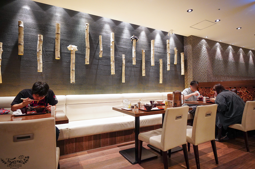 新千歲國內機場美食吃不完！豚丼名人 豚丼專門店，醬燒豬肉丼、1.5倍肉量豚丼一吃就愛上 @緹雅瑪 美食旅遊趣