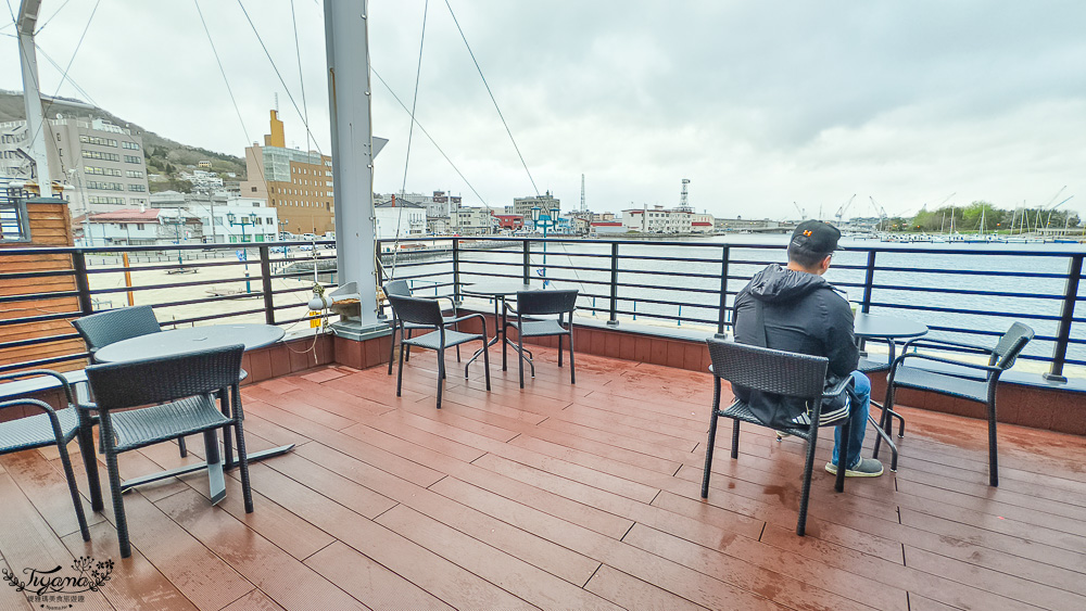 北海道函館美食｜星巴克 函館濱海店：海景星巴克，近函館西波止場、金森紅磚倉庫 @緹雅瑪 美食旅遊趣
