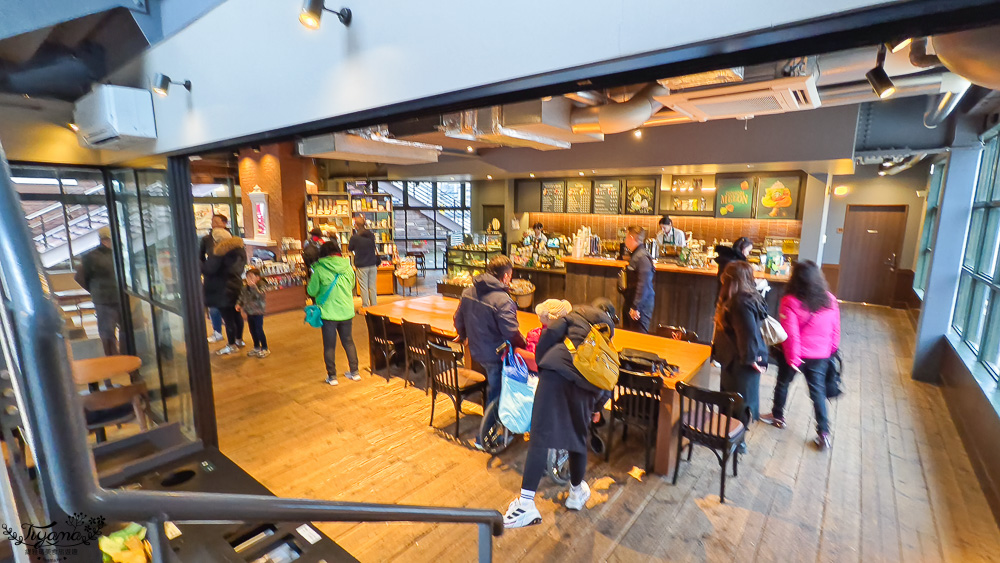 北海道函館美食｜星巴克 函館濱海店：海景星巴克，近函館西波止場、金森紅磚倉庫 @緹雅瑪 美食旅遊趣
