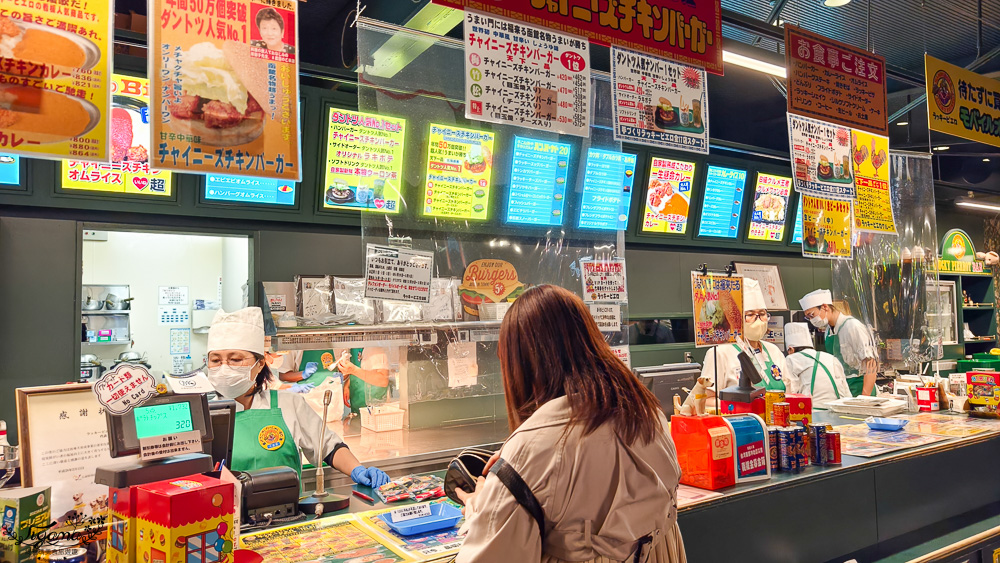 北海道函館美食｜金森紅磚倉庫美食｜幸運小丑漢堡 碼頭末廣店「迷戀函館 陶醉大海」主題海景漢堡餐廳，Blue Moon藍色月亮遊艇碼頭旁 @緹雅瑪 美食旅遊趣