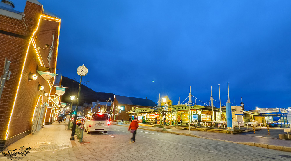 北海道函館美食｜金森紅磚倉庫美食｜幸運小丑漢堡 碼頭末廣店「迷戀函館 陶醉大海」主題海景漢堡餐廳，Blue Moon藍色月亮遊艇碼頭旁 @緹雅瑪 美食旅遊趣