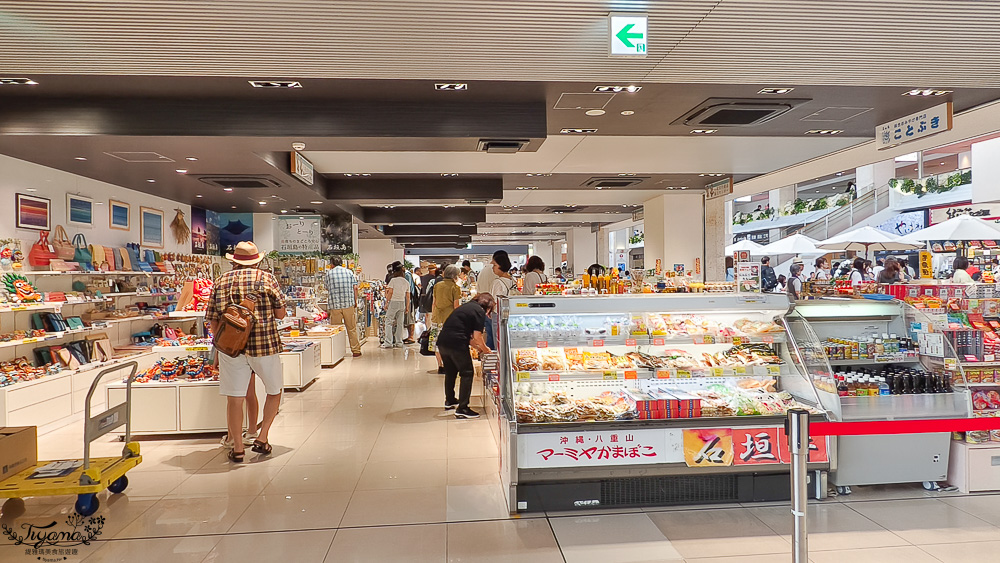 新石垣機場到市區交通｜新石垣機場伴手禮商店：1樓整層伴手禮土特產逛不完！新石垣機場&harr;︎石垣港交通 @緹雅瑪 美食旅遊趣