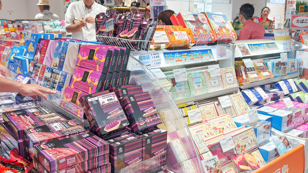 新石垣機場到市區交通｜新石垣機場伴手禮商店：1樓整層伴手禮土特產逛不完！新石垣機場&harr;︎石垣港交通 @緹雅瑪 美食旅遊趣