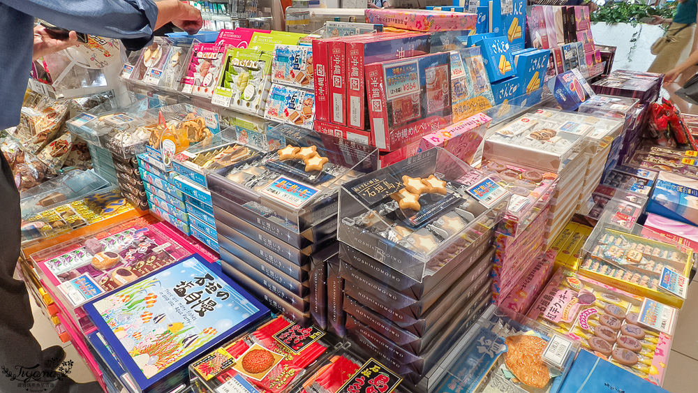 新石垣機場到市區交通｜新石垣機場伴手禮商店：1樓整層伴手禮土特產逛不完！新石垣機場&harr;︎石垣港交通 @緹雅瑪 美食旅遊趣
