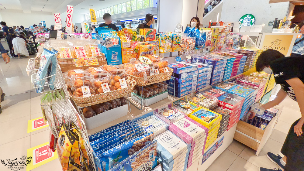 新石垣機場到市區交通｜新石垣機場伴手禮商店：1樓整層伴手禮土特產逛不完！新石垣機場&harr;︎石垣港交通 @緹雅瑪 美食旅遊趣