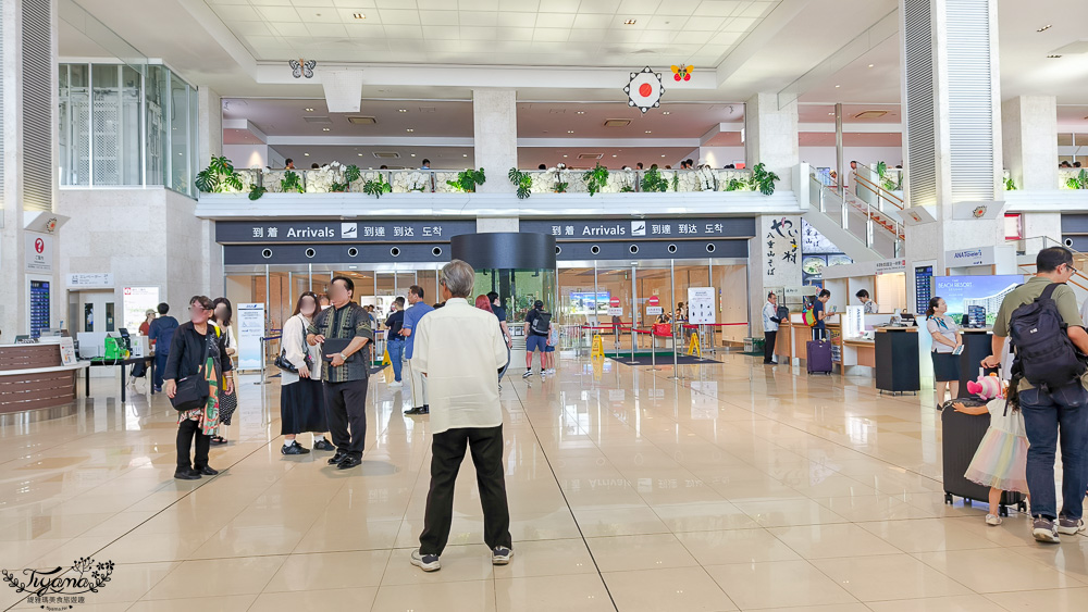 新石垣機場到市區交通｜新石垣機場伴手禮商店：1樓整層伴手禮土特產逛不完！新石垣機場&harr;︎石垣港交通 @緹雅瑪 美食旅遊趣