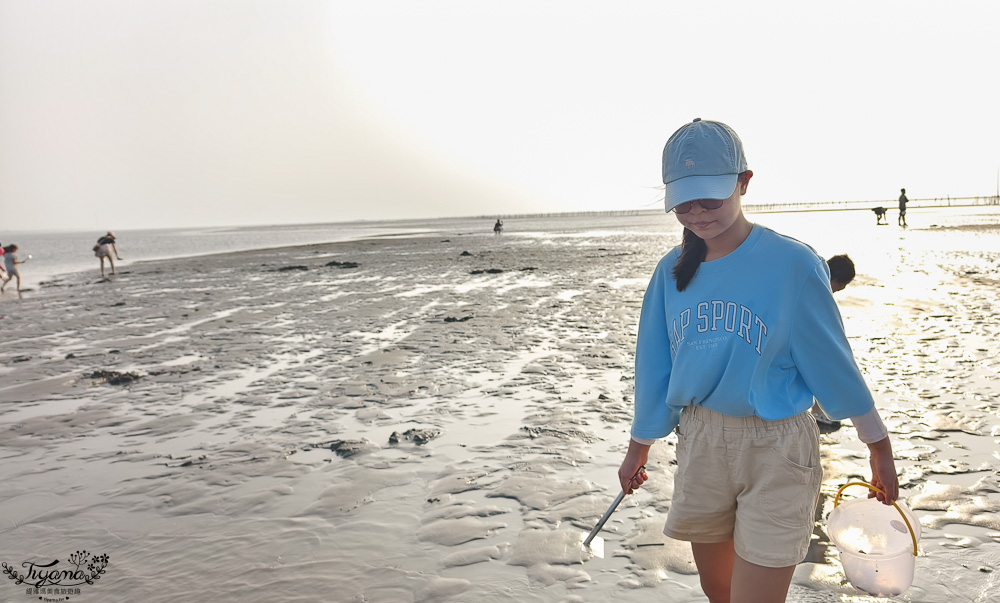 王功挖蛤烤蚵吃到飽！王功丫瑋觀光採蚵車，烤棚大又乾淨，收費大人200．小孩100．幼童免費，最超值的玩水活動 @緹雅瑪 美食旅遊趣