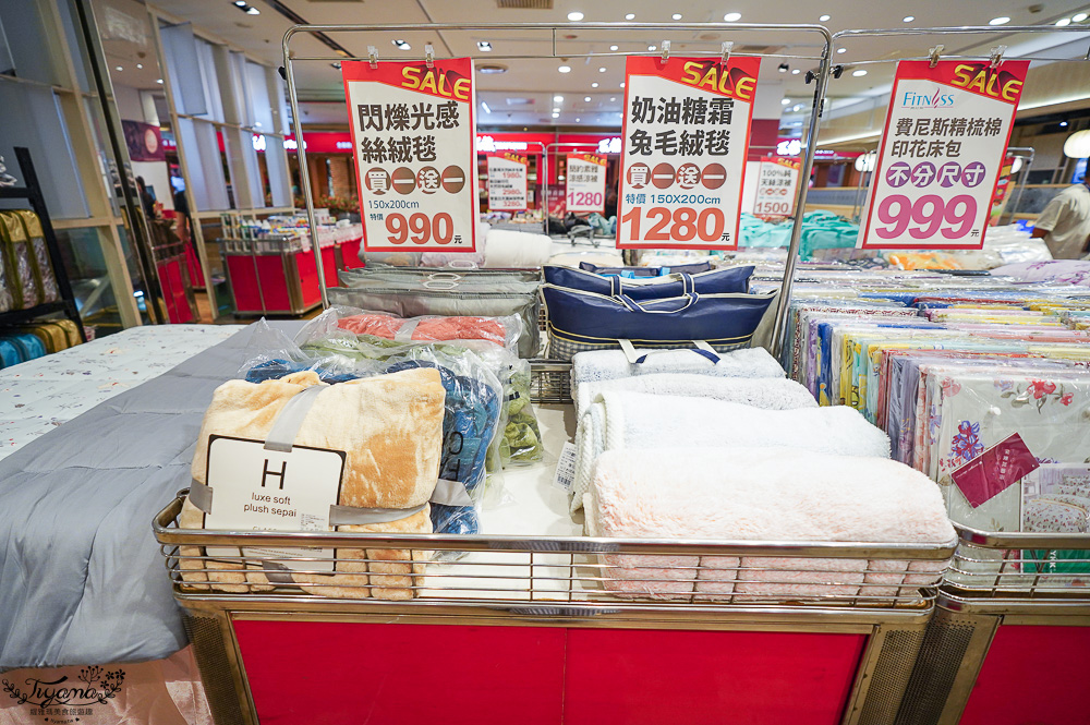 嘉義新光三越週年慶寢具特賣會【多利寶寢具特賣會】工廠直營天絲寢具平價高品質，夏涼被、枕頭990元買一送一，還能參加新光三越週年慶單筆3000贈2000點活動 @緹雅瑪 美食旅遊趣