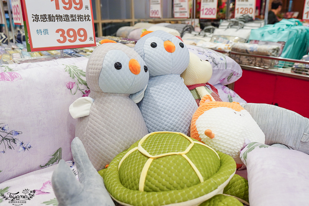 嘉義新光三越週年慶寢具特賣會【多利寶寢具特賣會】工廠直營天絲寢具平價高品質，夏涼被、枕頭990元買一送一，還能參加新光三越週年慶單筆3000贈2000點活動 @緹雅瑪 美食旅遊趣