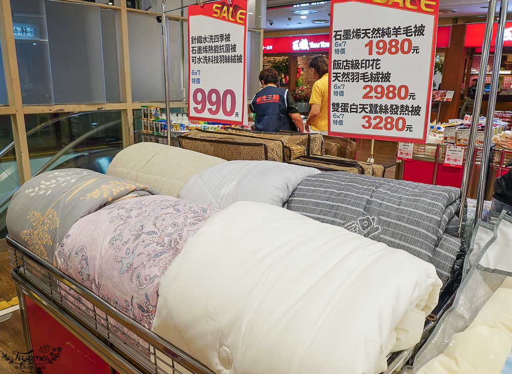 嘉義新光三越週年慶寢具特賣會【多利寶寢具特賣會】工廠直營天絲寢具平價高品質，夏涼被、枕頭990元買一送一，還能參加新光三越週年慶單筆3000贈2000點活動 @緹雅瑪 美食旅遊趣