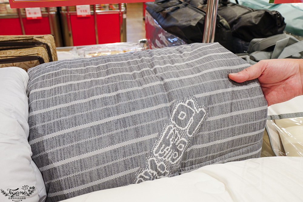 嘉義新光三越週年慶寢具特賣會【多利寶寢具特賣會】工廠直營天絲寢具平價高品質，夏涼被、枕頭990元買一送一，還能參加新光三越週年慶單筆3000贈2000點活動 @緹雅瑪 美食旅遊趣