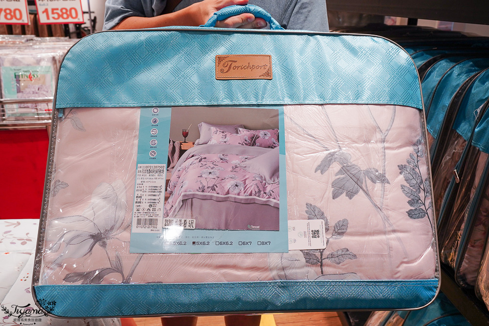 嘉義新光三越週年慶寢具特賣會【多利寶寢具特賣會】工廠直營天絲寢具平價高品質，夏涼被、枕頭990元買一送一，還能參加新光三越週年慶單筆3000贈2000點活動 @緹雅瑪 美食旅遊趣
