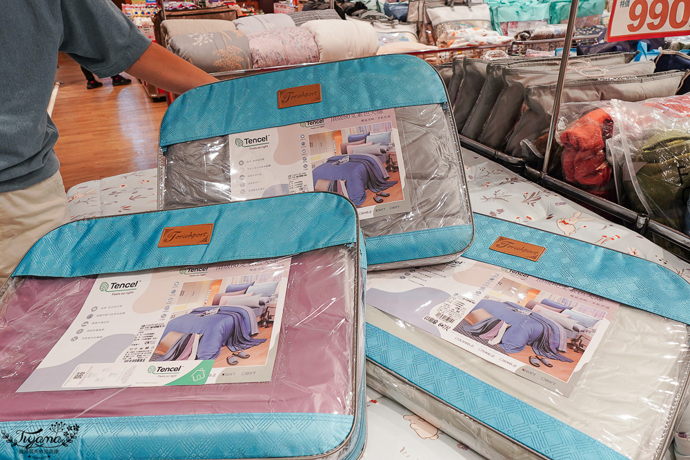 嘉義新光三越週年慶寢具特賣會【多利寶寢具特賣會】工廠直營天絲寢具平價高品質，夏涼被、枕頭990元買一送一，還能參加新光三越週年慶單筆3000贈2000點活動 @緹雅瑪 美食旅遊趣
