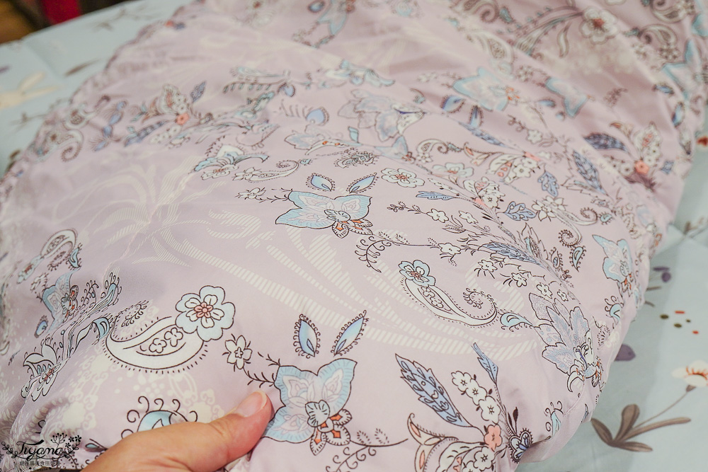 台南多利寶寢具特賣會｜海馬台南年度聯合特賣會：台灣工廠直營天絲寢具親民價就能買到！！多款枕頭買一送一只要990.天絲床包兩用被組1980起.兒童枕299.機能被990，冬天換季補寢具買到賺到 @緹雅瑪 美食旅遊趣