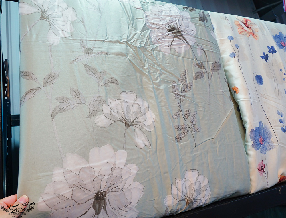 台南多利寶寢具特賣會｜海馬台南年度聯合特賣會：台灣工廠直營天絲寢具親民價就能買到！！多款枕頭買一送一只要990.天絲床包兩用被組1980起.兒童枕299.機能被990，冬天換季補寢具買到賺到 @緹雅瑪 美食旅遊趣