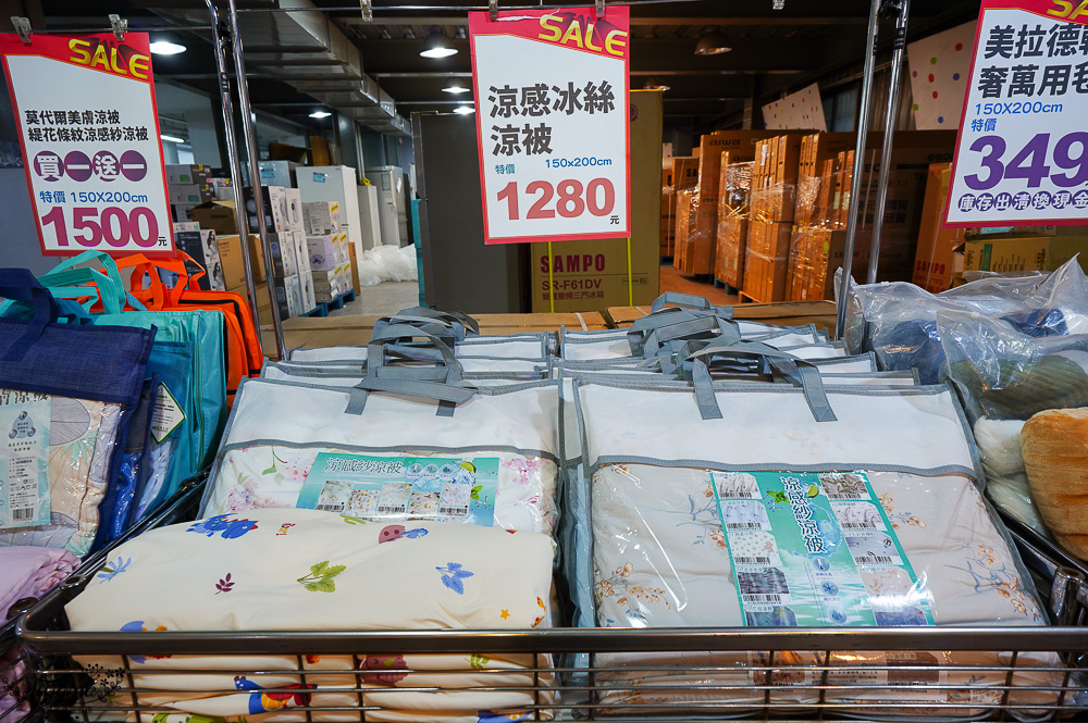 台南多利寶寢具特賣會｜海馬台南年度聯合特賣會：台灣工廠直營天絲寢具親民價就能買到！！多款枕頭買一送一只要990.天絲床包兩用被組1980起.兒童枕299.機能被990，冬天換季補寢具買到賺到 @緹雅瑪 美食旅遊趣