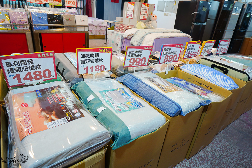 台南多利寶寢具特賣會｜海馬台南年度聯合特賣會：台灣工廠直營天絲寢具親民價就能買到！！多款枕頭買一送一只要990.天絲床包兩用被組1980起.兒童枕299.機能被990，冬天換季補寢具買到賺到 @緹雅瑪 美食旅遊趣