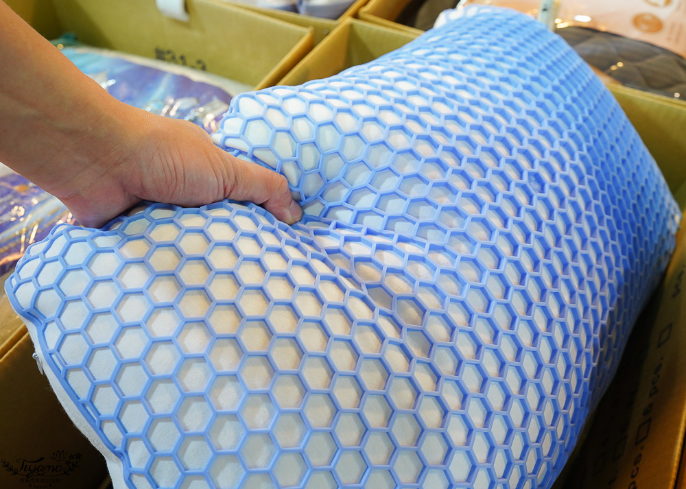 高雄多利寶寢具特賣會開跑囉！！換季出清~殺很大”990元兩用床包組”限量售完為止，枕頭涼被990元買一送一，冬季被5折，工廠直營天絲寢具超甜價~ @緹雅瑪 美食旅遊趣