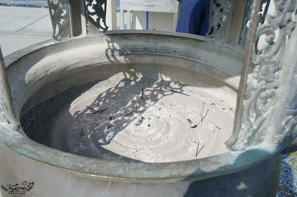 北海道頭大佛殿，在真駒内滝野霊園裡建築大師安藤忠雄的作品「洞窟中巨大佛殿」 @緹雅瑪 美食旅遊趣