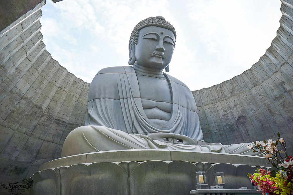 北海道頭大佛殿，在真駒内滝野霊園裡建築大師安藤忠雄的作品「洞窟中巨大佛殿」 @緹雅瑪 美食旅遊趣