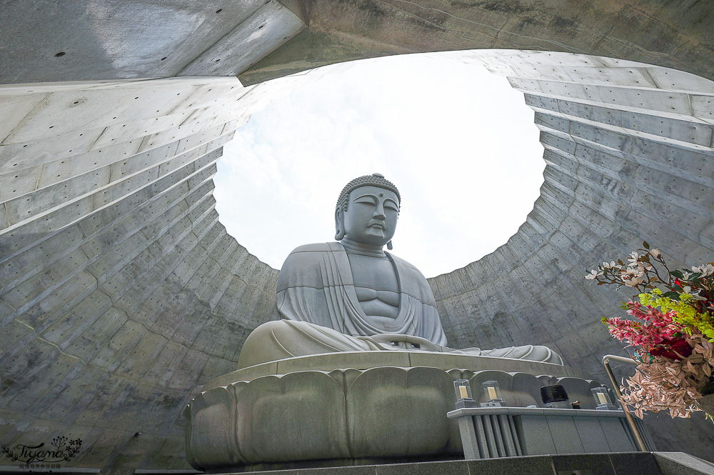 北海道頭大佛殿，在真駒内滝野霊園裡建築大師安藤忠雄的作品「洞窟中巨大佛殿」 @緹雅瑪 美食旅遊趣