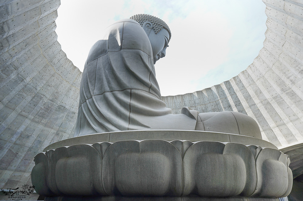 北海道頭大佛殿，在真駒内滝野霊園裡建築大師安藤忠雄的作品「洞窟中巨大佛殿」 @緹雅瑪 美食旅遊趣