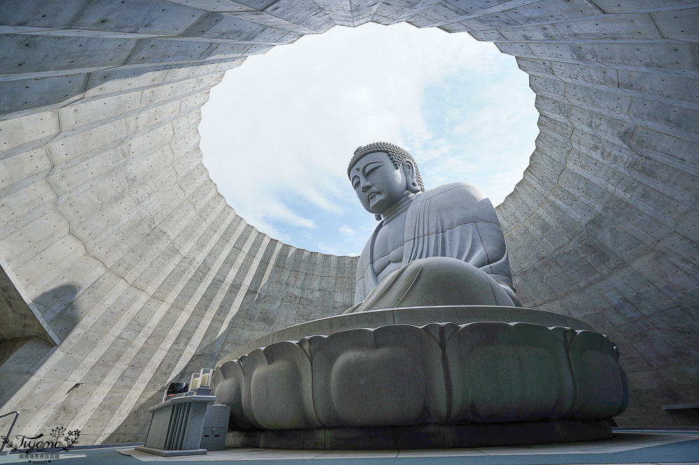 北海道頭大佛殿，在真駒内滝野霊園裡建築大師安藤忠雄的作品「洞窟中巨大佛殿」 @緹雅瑪 美食旅遊趣
