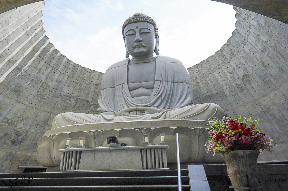 北海道頭大佛殿，在真駒内滝野霊園裡建築大師安藤忠雄的作品「洞窟中巨大佛殿」 @緹雅瑪 美食旅遊趣
