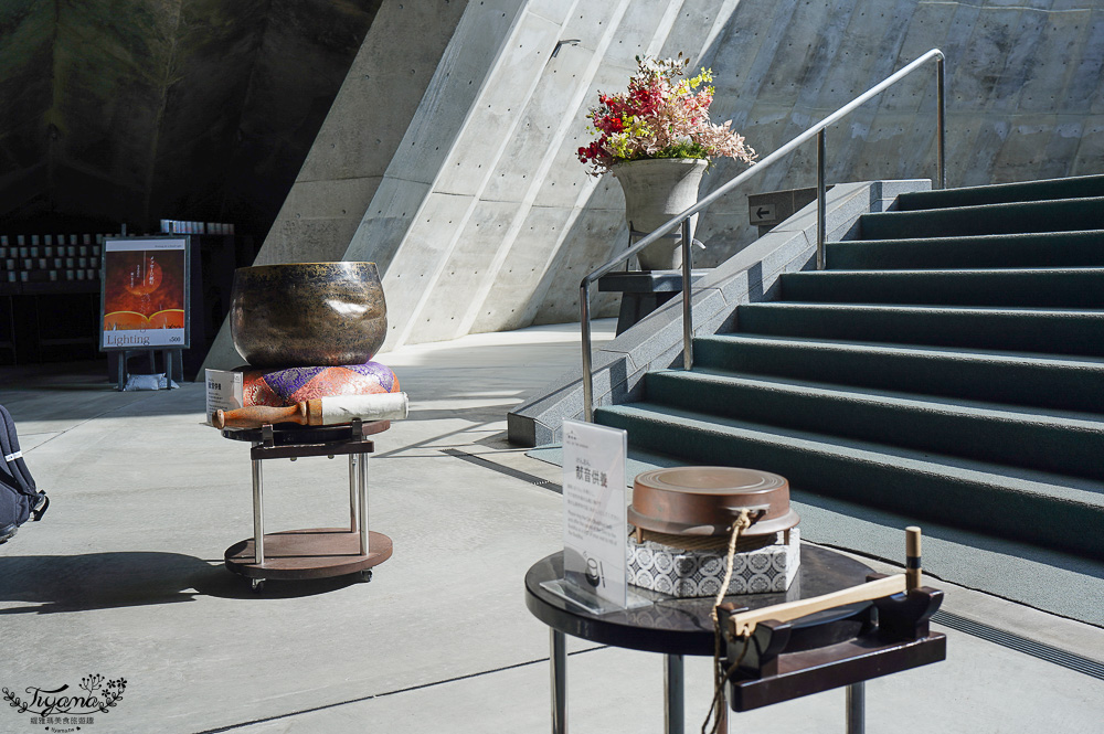 北海道頭大佛殿，在真駒内滝野霊園裡建築大師安藤忠雄的作品「洞窟中巨大佛殿」 @緹雅瑪 美食旅遊趣