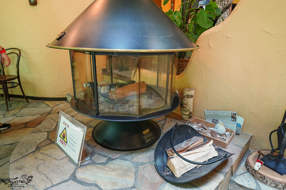 北海道富良野美食「森之時計｜珈琲 森の時計」森林精靈露台裡的幻夢咖啡廳~來杯DIY手磨豆的手沖咖啡，20週年森林劇院蛋糕 @緹雅瑪 美食旅遊趣