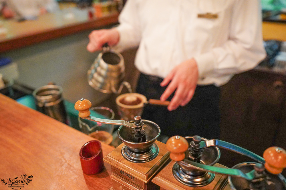 北海道富良野美食「森之時計｜珈琲 森の時計」森林精靈露台裡的幻夢咖啡廳~來杯DIY手磨豆的手沖咖啡，20週年森林劇院蛋糕 @緹雅瑪 美食旅遊趣