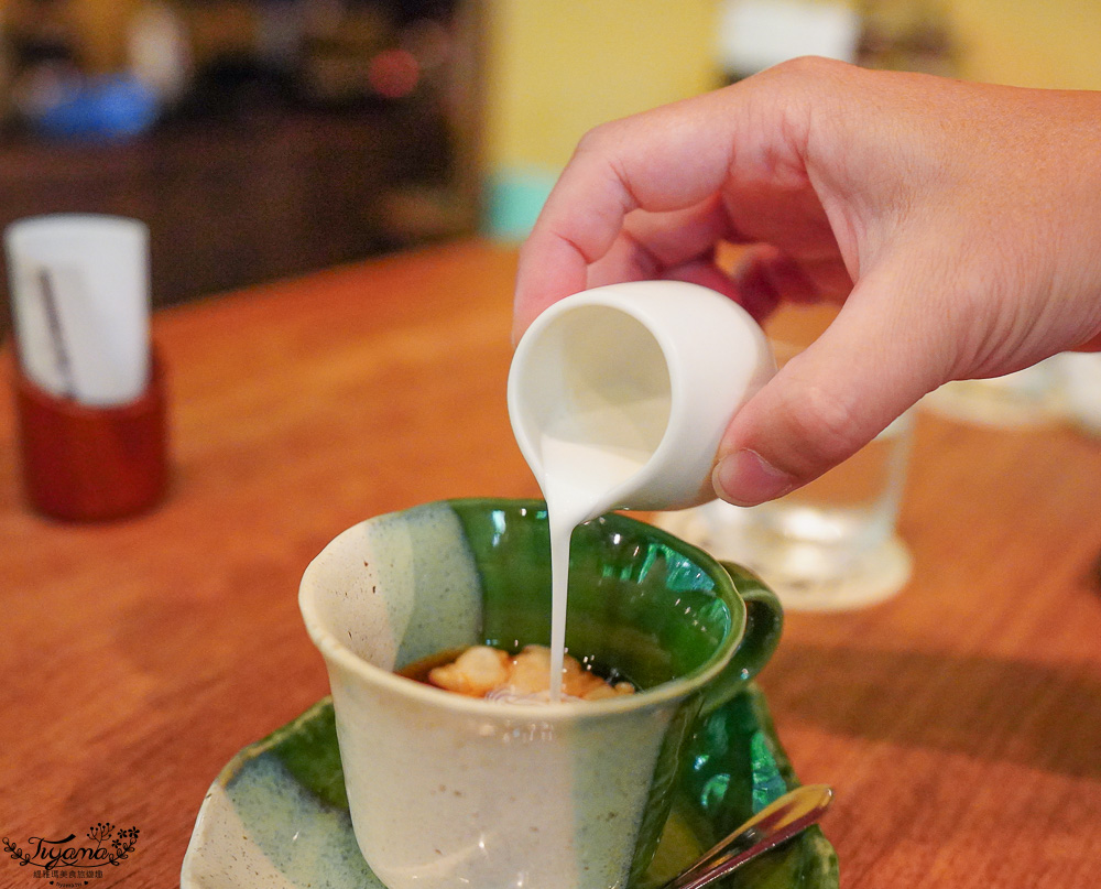 北海道富良野美食「森之時計｜珈琲 森の時計」森林精靈露台裡的幻夢咖啡廳~來杯DIY手磨豆的手沖咖啡，20週年森林劇院蛋糕 @緹雅瑪 美食旅遊趣