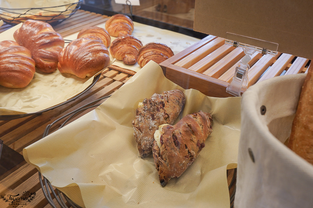 北海道美瑛童話風格烘焙甜點店「Ferme La Terre Biei 美瑛本店」，預約制法式鄉村風餐廳，品嚐美瑛小麥手工麵包、布丁、Ferme La Terre Biei伴手禮 @緹雅瑪 美食旅遊趣