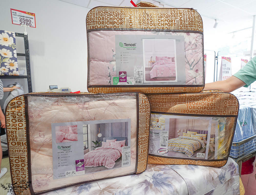 高雄多利寶寢具特賣會開跑囉！！換季出清~殺很大”990元兩用床包組”限量售完為止，枕頭涼被990元買一送一，冬季被5折，工廠直營天絲寢具超甜價~ @緹雅瑪 美食旅遊趣