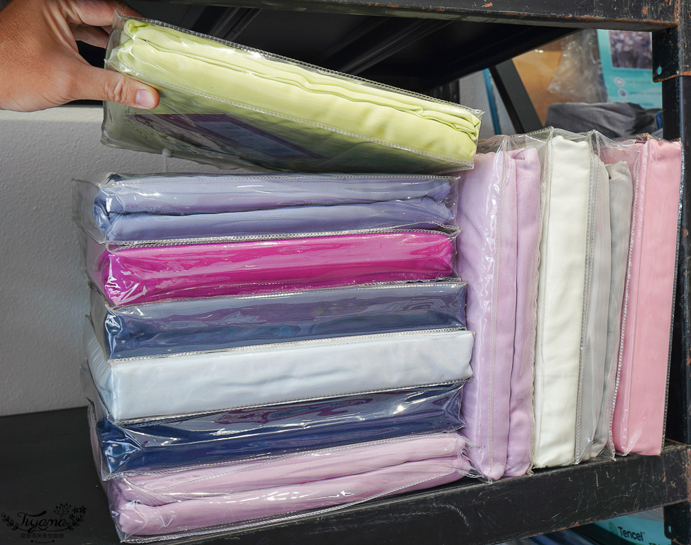 高雄多利寶寢具特賣會開跑囉！！換季出清~殺很大”990元兩用床包組”限量售完為止，枕頭涼被990元買一送一，冬季被5折，工廠直營天絲寢具超甜價~ @緹雅瑪 美食旅遊趣