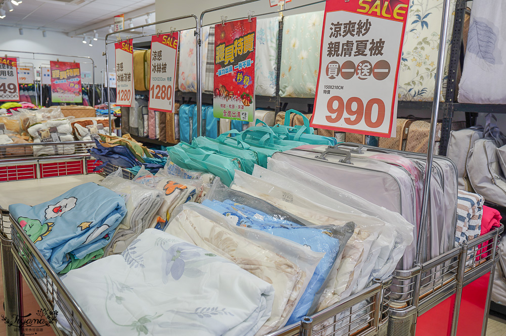 高雄多利寶寢具特賣會開跑囉！！換季出清~殺很大”990元兩用床包組”限量售完為止，枕頭涼被990元買一送一，冬季被5折，工廠直營天絲寢具超甜價~ @緹雅瑪 美食旅遊趣