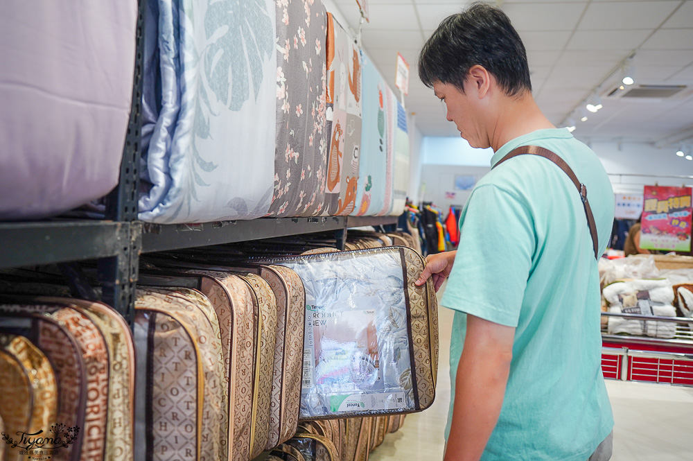 高雄多利寶寢具特賣會開跑囉！！換季出清~殺很大”990元兩用床包組”限量售完為止，枕頭涼被990元買一送一，冬季被5折，工廠直營天絲寢具超甜價~ @緹雅瑪 美食旅遊趣