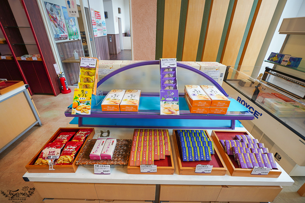 北海道三星蛋糕「藍靛果蛋糕 三星｜三星 ウトナイ店」長生不老果蛋糕，苫小牧道路休息站旁 @緹雅瑪 美食旅遊趣