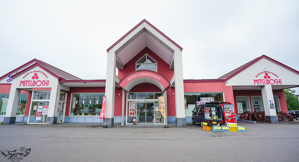 北海道三星蛋糕「藍靛果蛋糕 三星｜三星 ウトナイ店」長生不老果蛋糕，苫小牧道路休息站旁 @緹雅瑪 美食旅遊趣