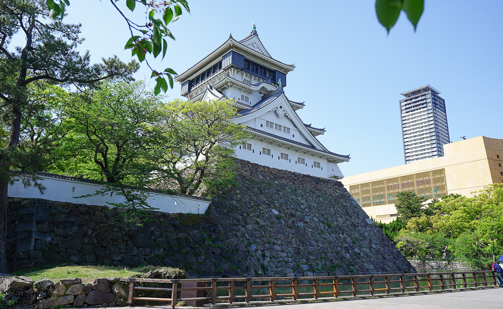 九州小倉城「小倉祇園 八坂神社」連接小倉城旁400多年歷史的豐前市守護神，全日本罕見景點「鳥居+小倉城」同框奇景 @緹雅瑪 美食旅遊趣