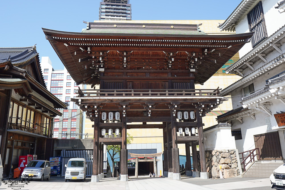 九州小倉城「小倉祇園 八坂神社」連接小倉城旁400多年歷史的豐前市守護神，全日本罕見景點「鳥居+小倉城」同框奇景 @緹雅瑪 美食旅遊趣